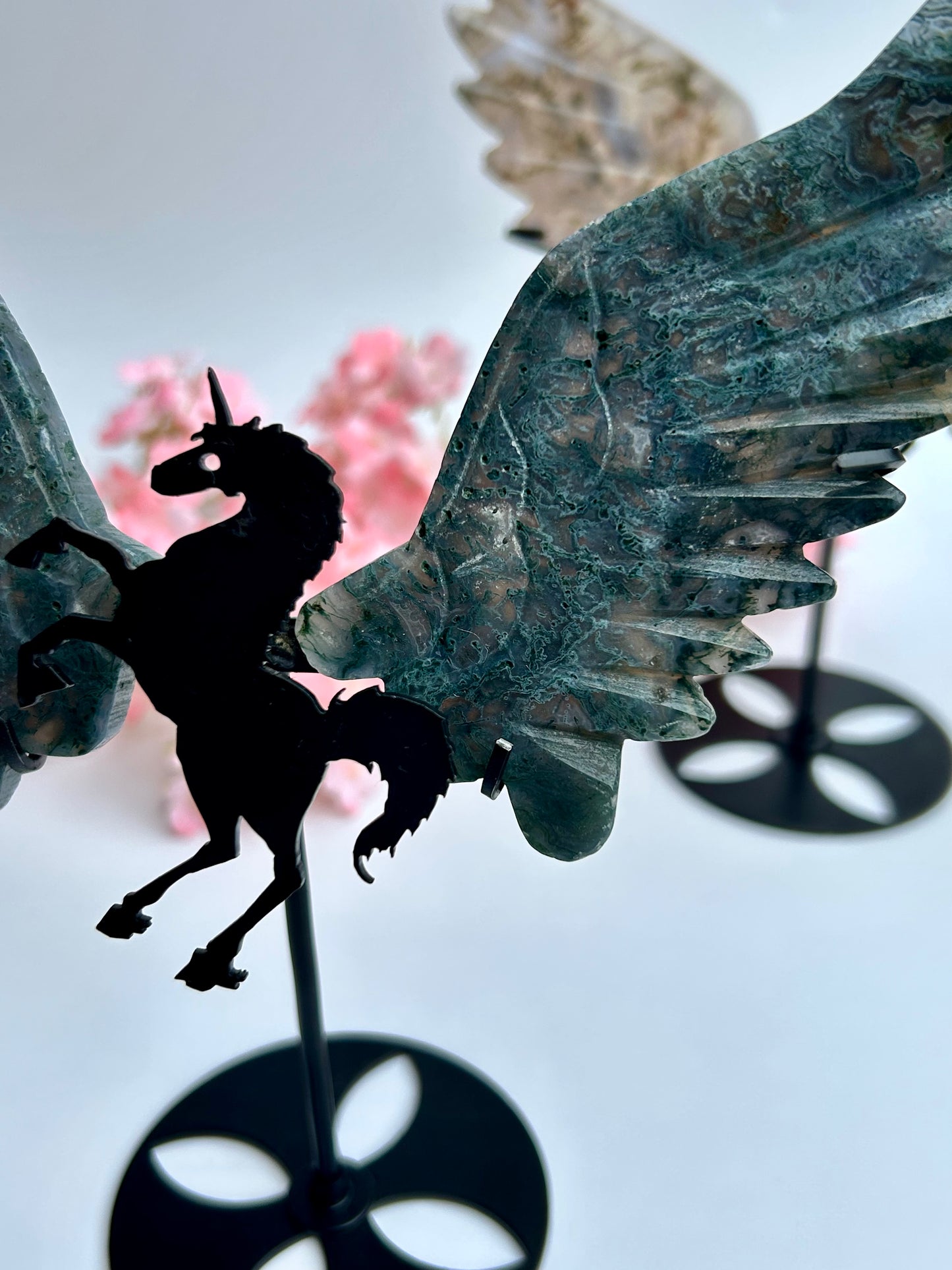 Moosachat Einhorn mit schwarzer Halterung - B