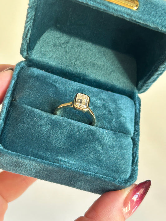Moissanit Ring - Rectangle Radiant Cut - Bezel - VORBESTELLUNG