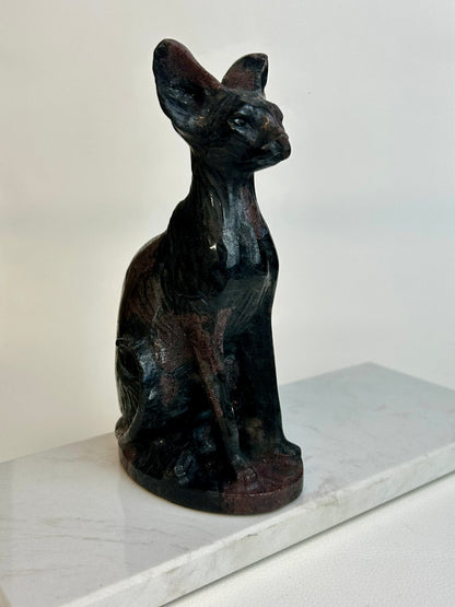 Granat Sphinx Katze